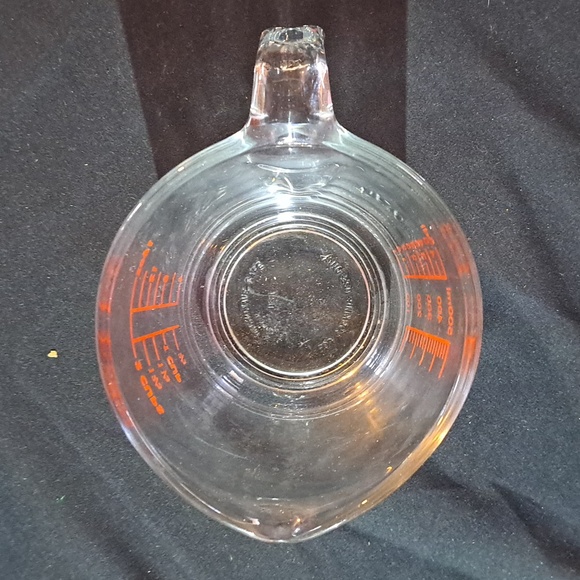 Vintage Pyrex 2c measurements cup - Picture 2 of 2